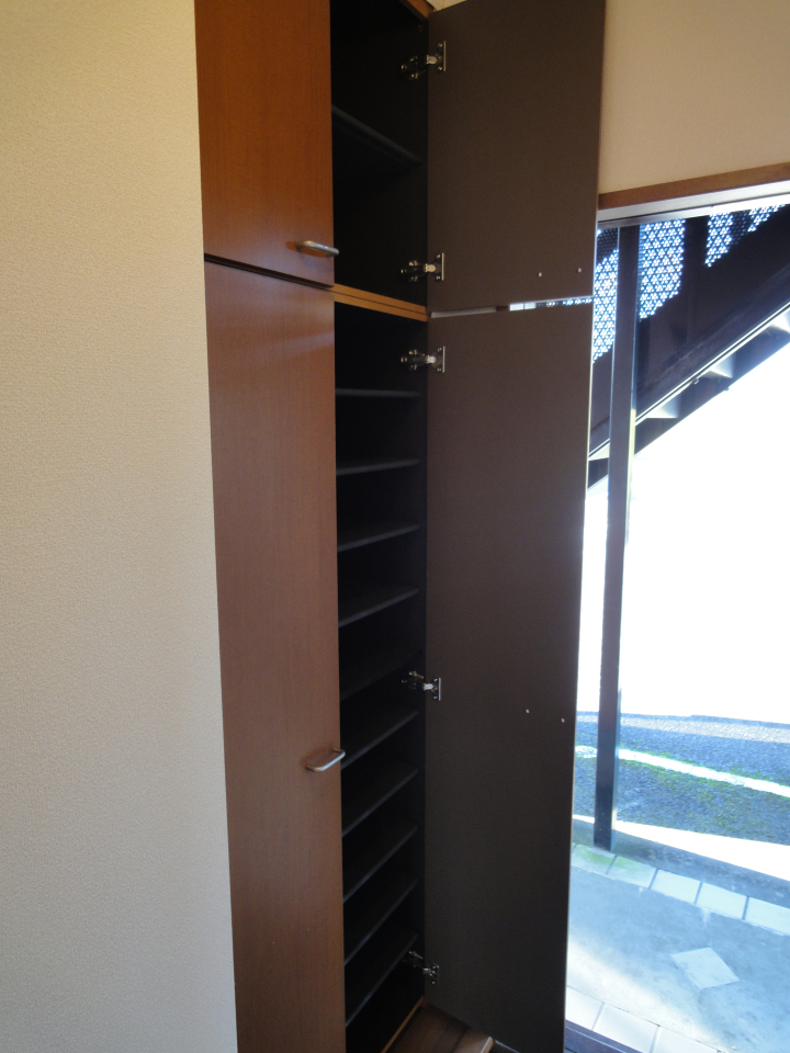 アヴェニール東Aの玄関