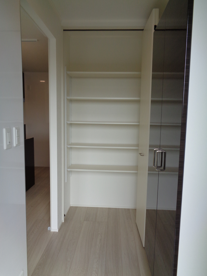 ルリアン縁の収納