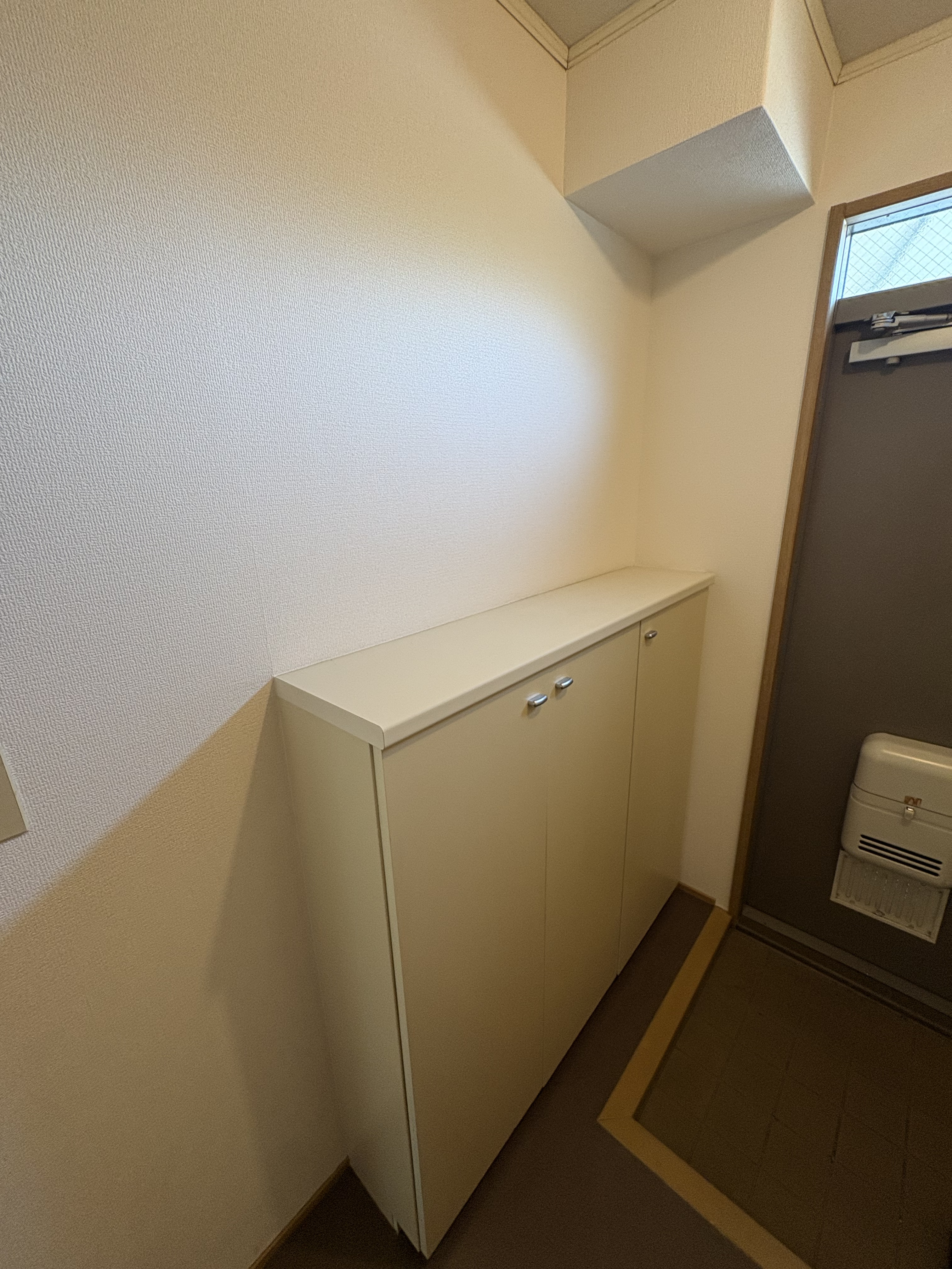 ハイツMレトアの玄関