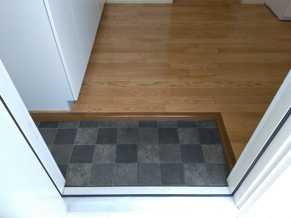 フレグランス春日の玄関