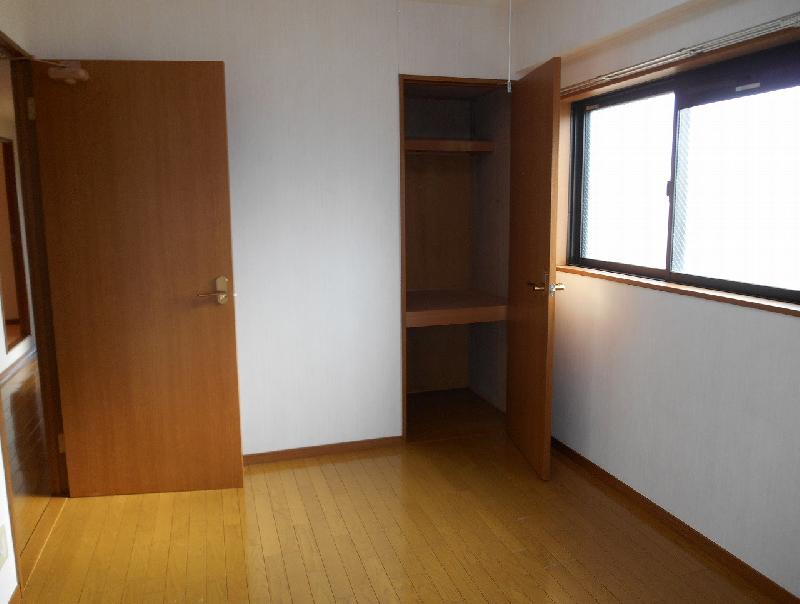 西側洋室、反転あり。