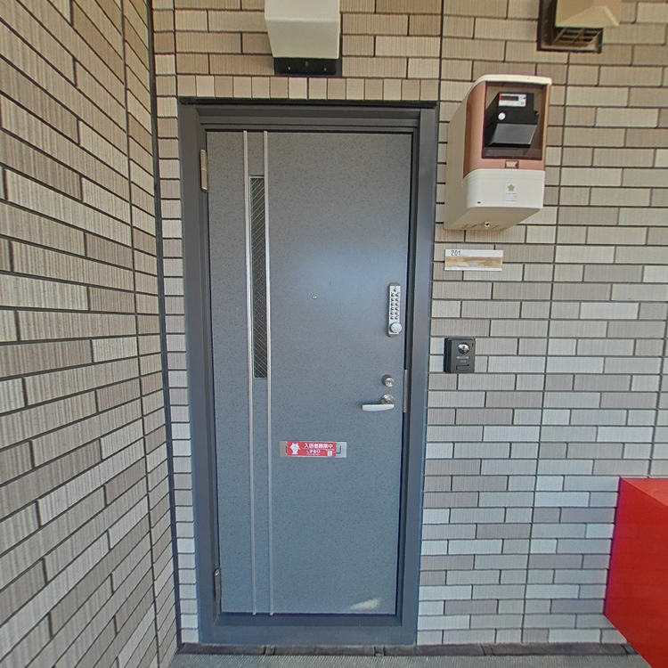 ウィンビレッジCの玄関