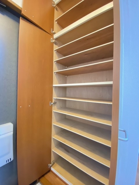 玄関：靴箱