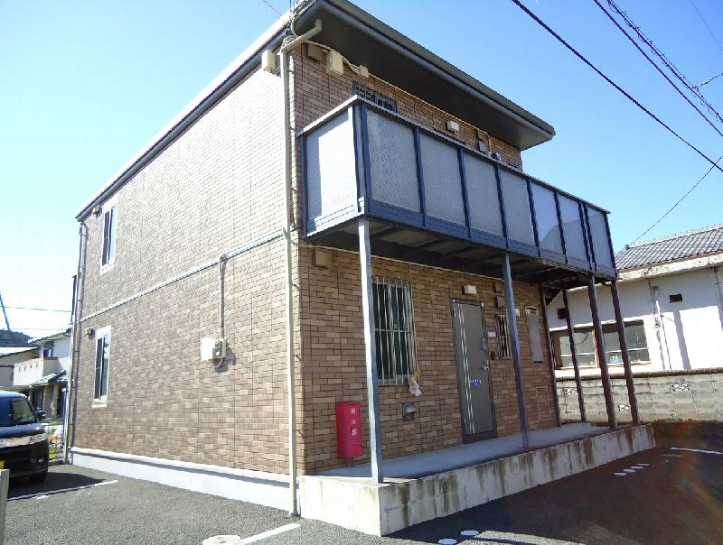 ファミーユ秋山 201号室の外観