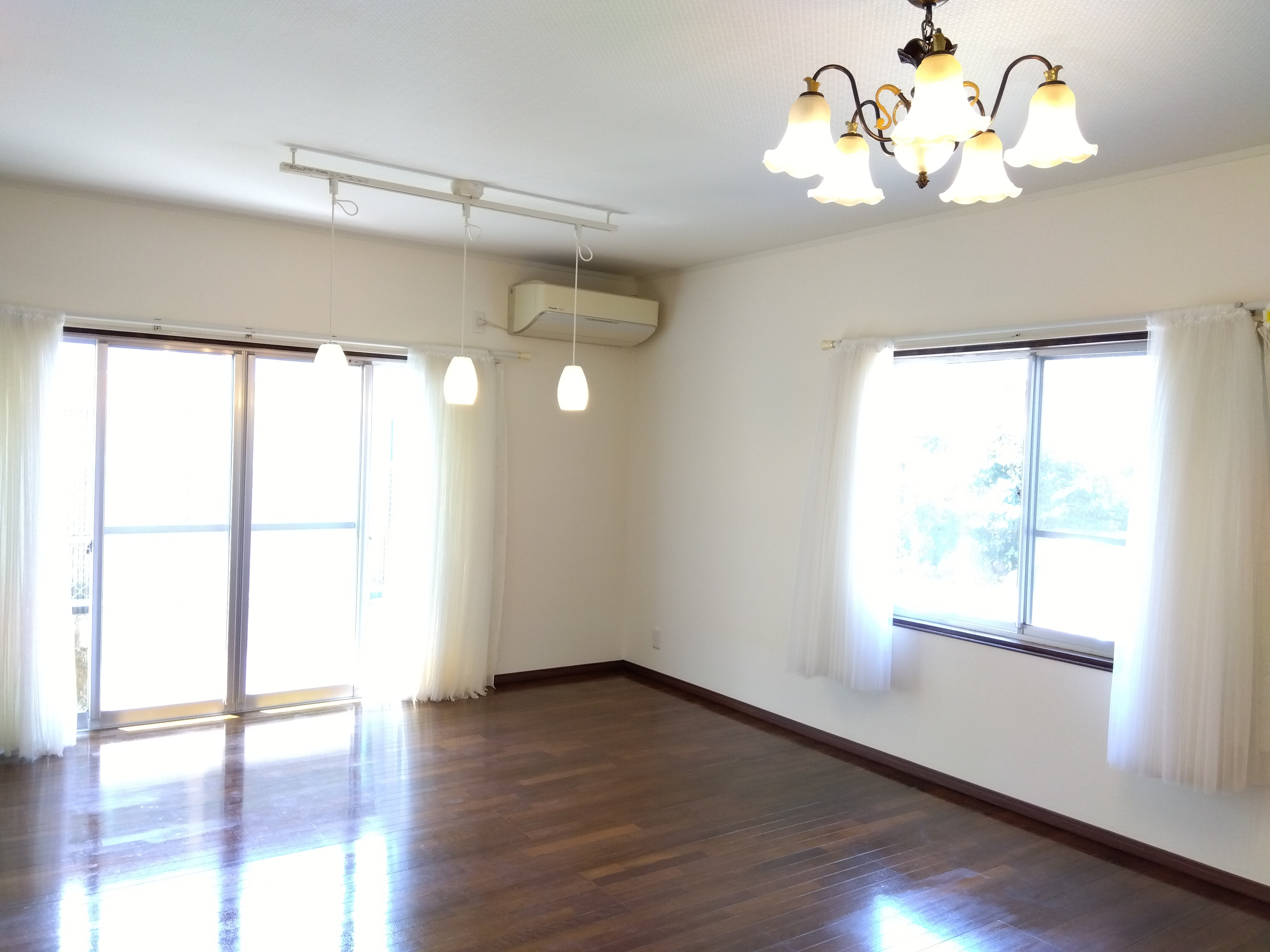 東1丁目戸建のリビング