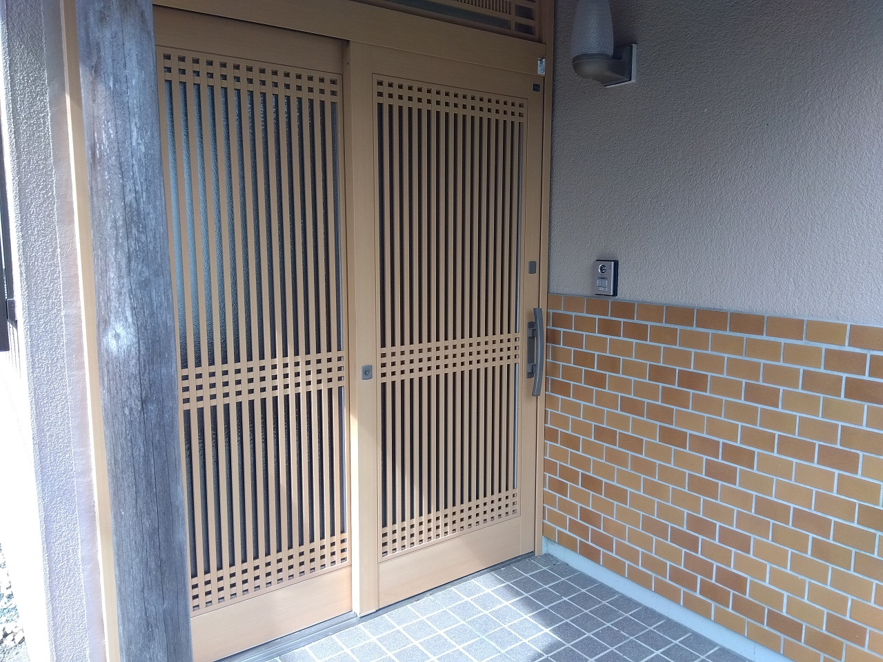 桜町2丁目戸建の玄関