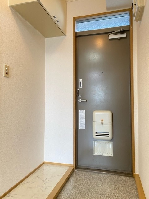 玄関：１０２号室