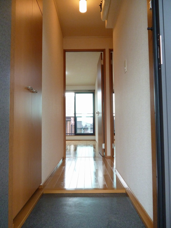 ロイヤル宝田の玄関