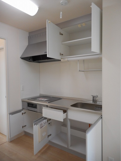 収納力抜群のキッチン！空けるとこんな感じ