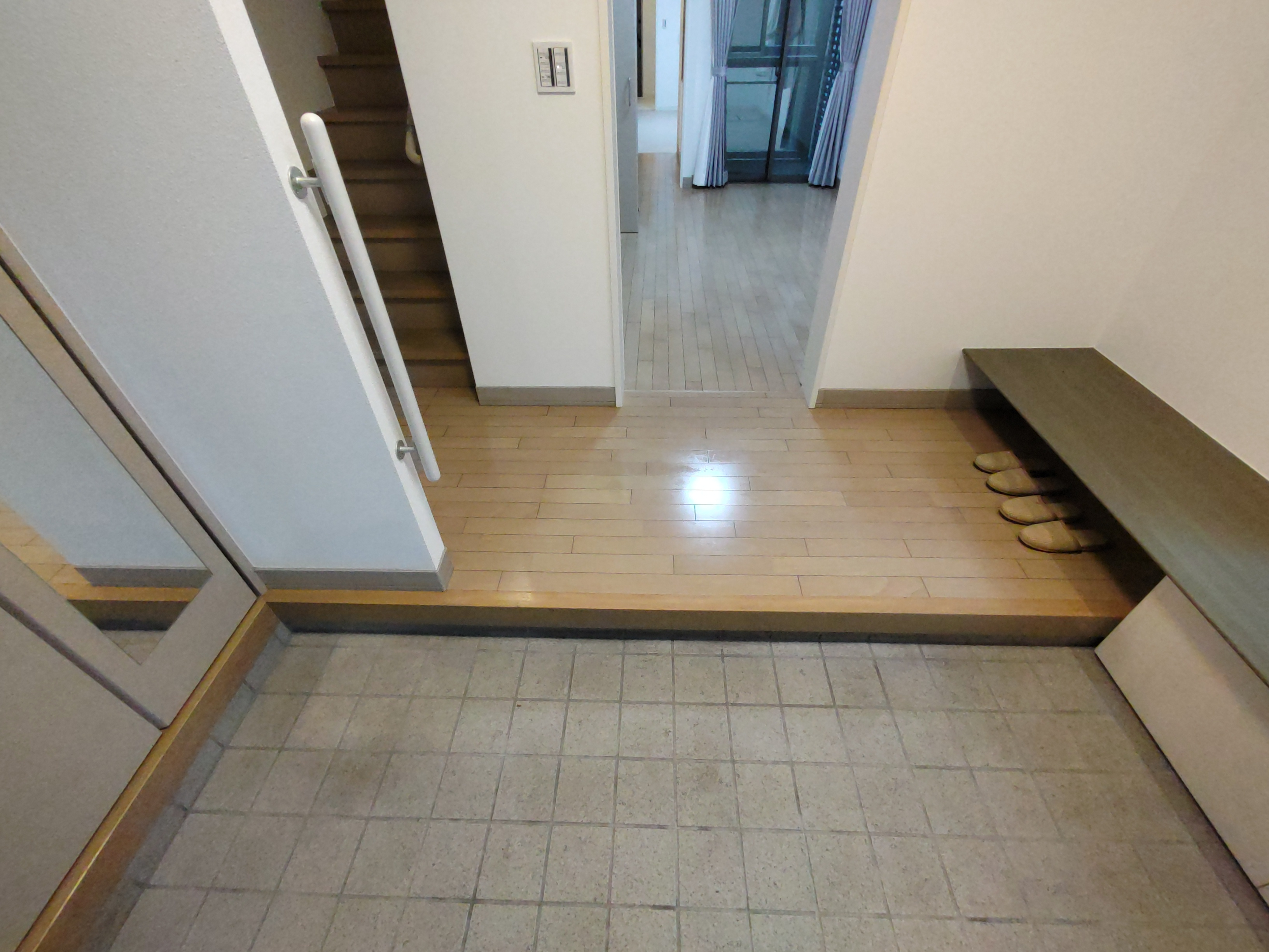 鷹匠3丁目戸建の玄関