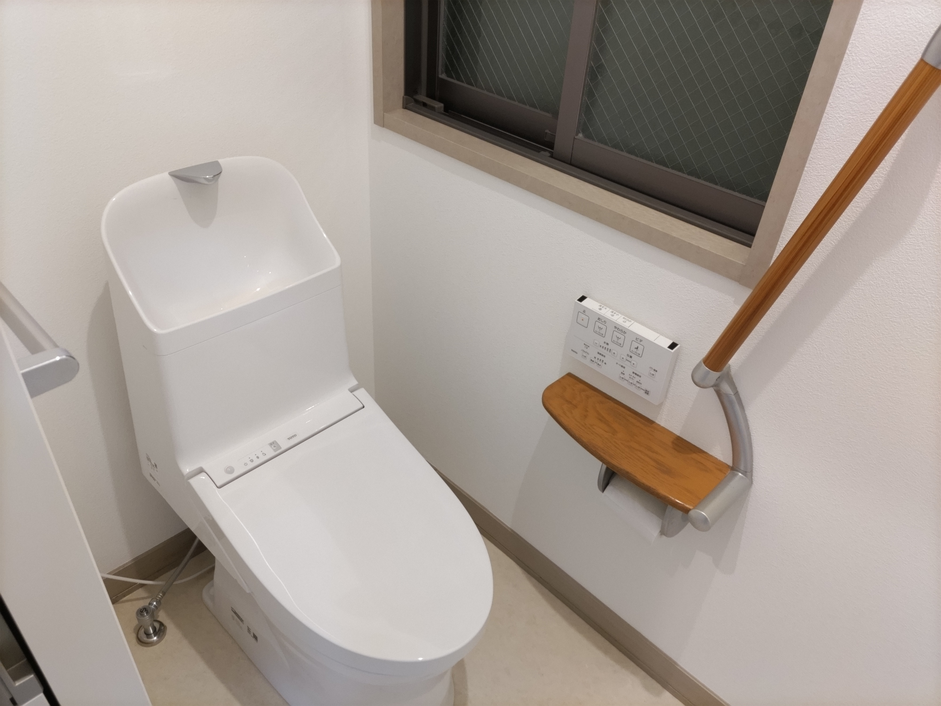 鷹匠3丁目戸建のトイレ