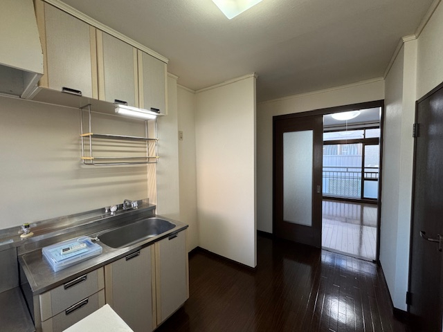 ハイム横割のキッチン