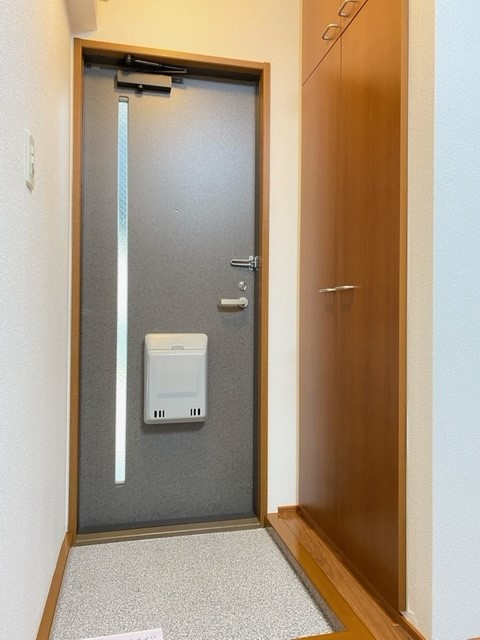 玄関：102号室