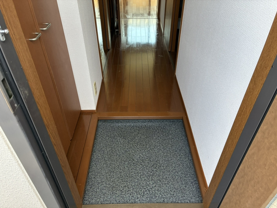 クレセールメゾンAの玄関