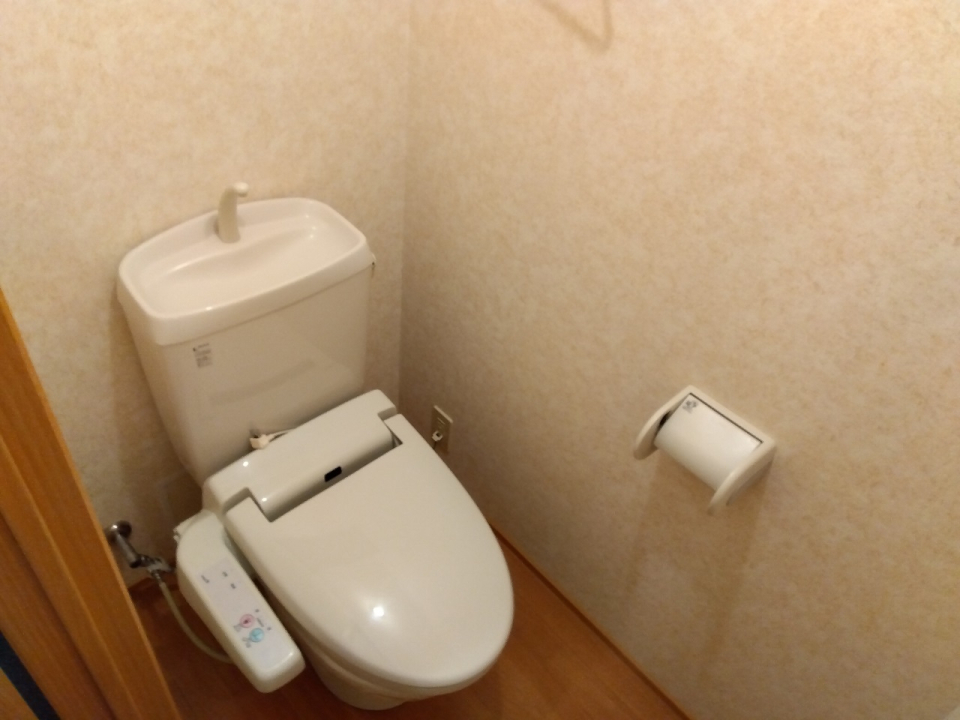 シンプルで使いやすいトイレ空間。